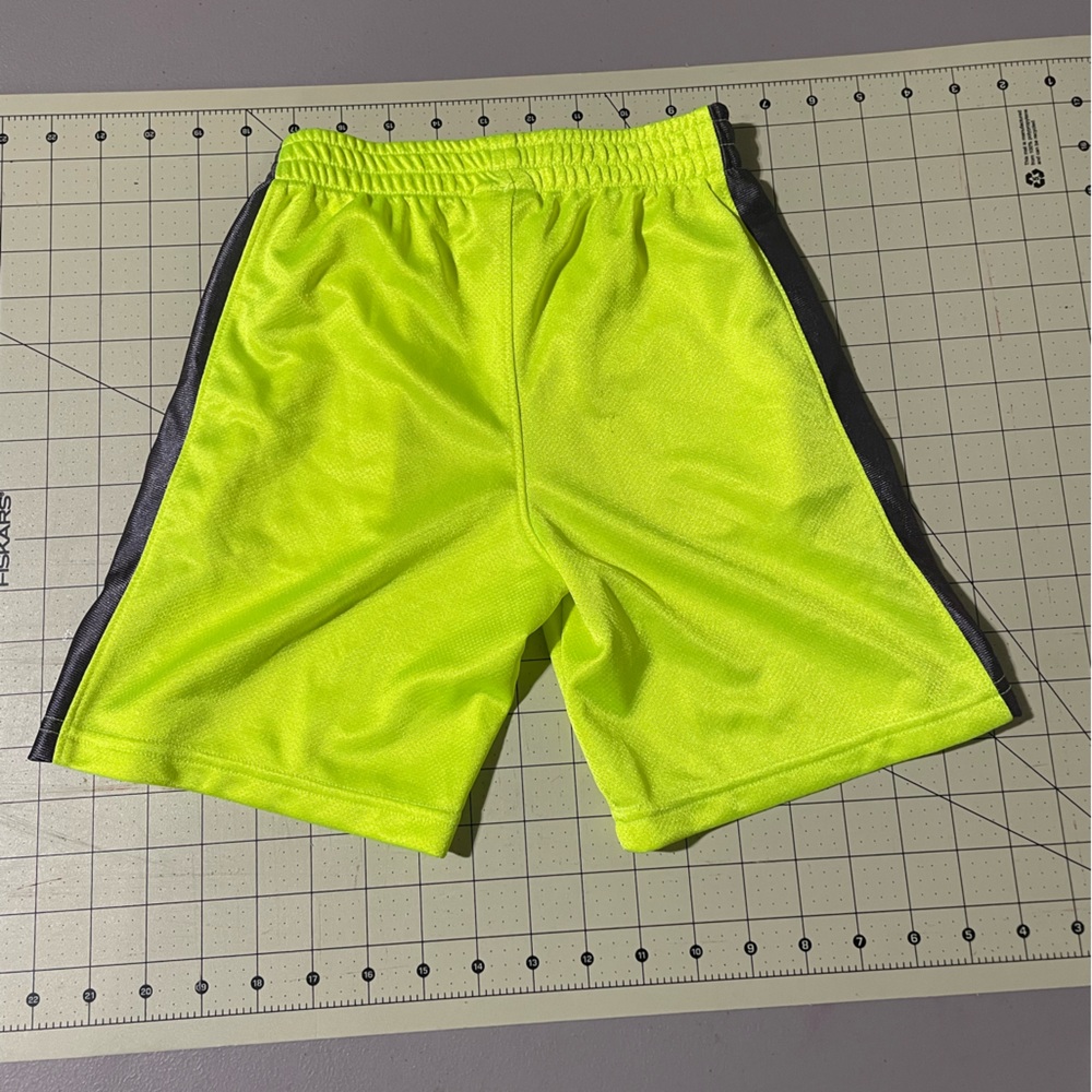 Boys Under Armour Shorts - Picture 10 of 10